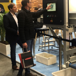 Explanations at the control center Tomra machine